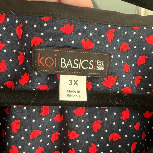 Black scrub set, includes top and bottoms - Picture 6 of 16